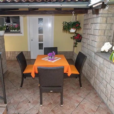 Apartman Ana *