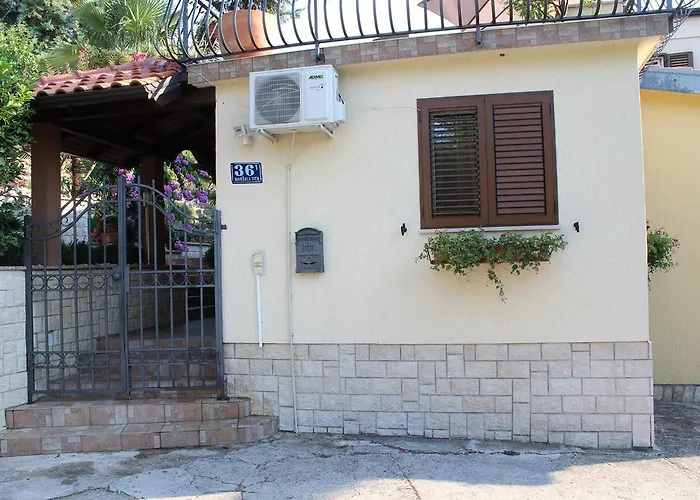 Ana * Οπατία