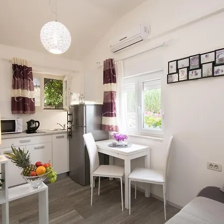 Ana Apartment *